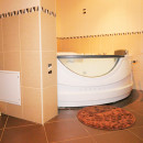 вход в спальную комнату через ванную комнату, с/у совмещённый с ванной ( джакузи). вход в спальную комнату через ванную комнату, с/у совмещённый с ванной ( джакузи).