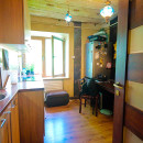 Продажа Трехэтажный дом, 2 этаж, 2 комнаты, камин, отопление газовое, 5 минут езды до центра, район Ласнамяэ улица Sikupilli