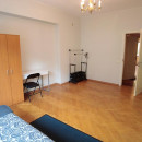 Сдается комната с высоким потолком, 20 м2, в центре города, в пятикомнатной квартире